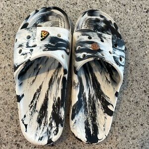 Men’s Size 9 crocs slides